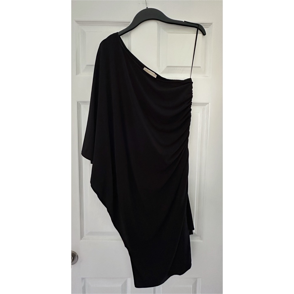 One shoulder dress
